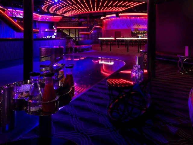 A Night Owl's Guide to Nightlife in Milan: Top Clubs, Bars, and Lounges